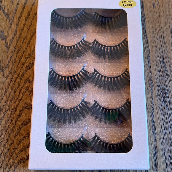 Lashes - Picture 5 of 5